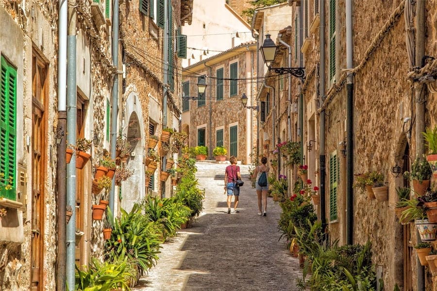 Great excursions from Palma - visit Valldemossa in Mallorca - go to Valldemossa. Palmallorca.com - Your Mallorca Community