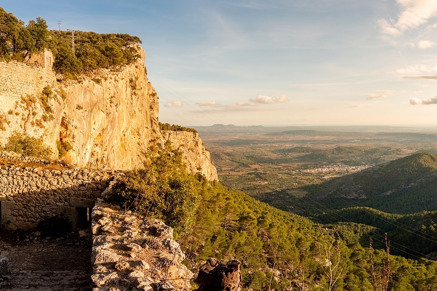 Castell d'Alaro in Mallorca - rent a car in Mallorca and explore the insland
