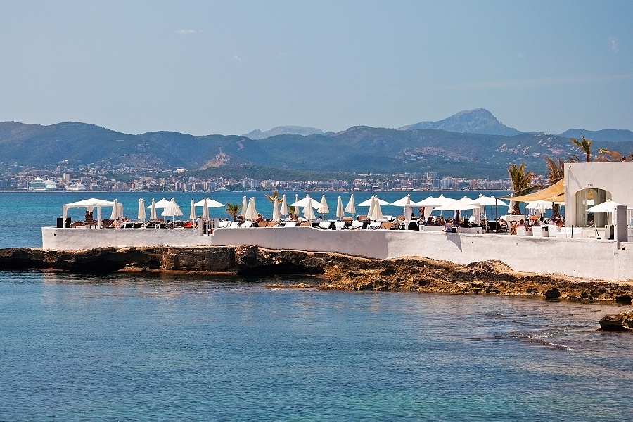 Best beach clubs in Mallorca - puro beach palma. Beach club Palma. Palmallorca.com - Your Mallorca Community