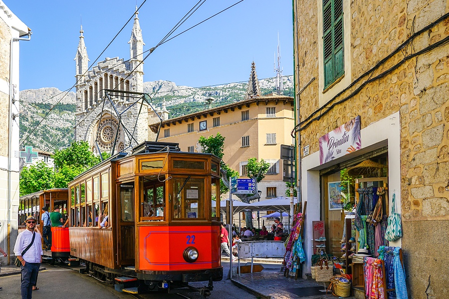 Go to Sóller in Mallorca - explore Sóller - train Palma to Sóller. Palmallorca.com - Your Mallorca Community